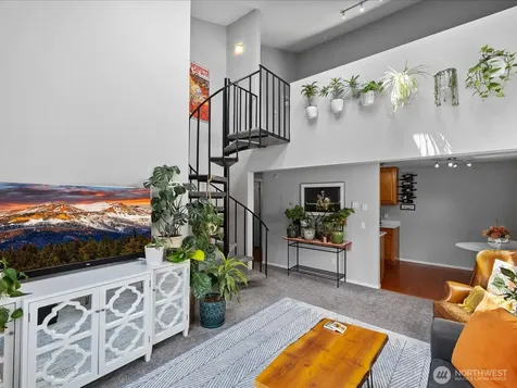 14300 32nd Avenue NE Seattle WA 98125