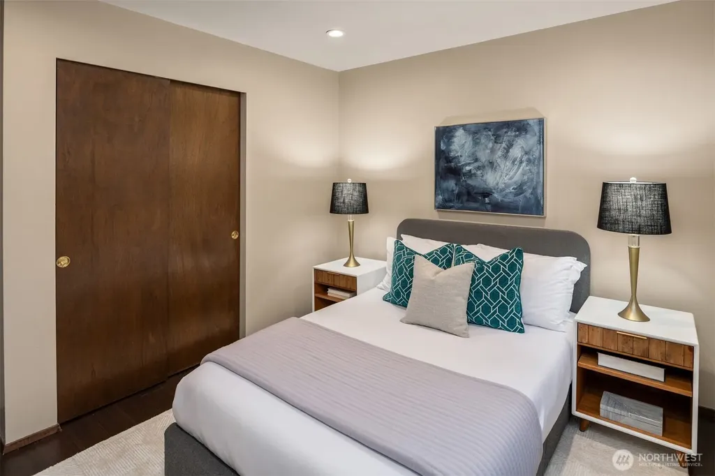 5220 21st Avenue NE Seattle WA 98105