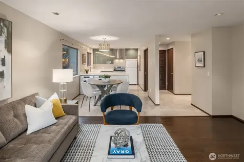 5220 21st Avenue NE Seattle WA 98105