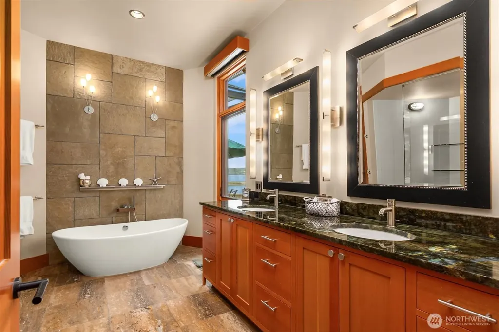 5522 NE Fletcher Landing Bainbridge Island WA 98110