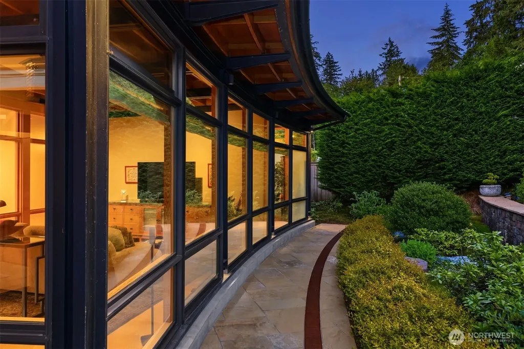5522 NE Fletcher Landing Bainbridge Island WA 98110