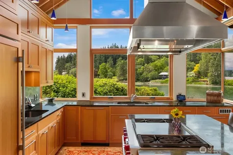 5522 NE Fletcher Landing Bainbridge Island WA 98110