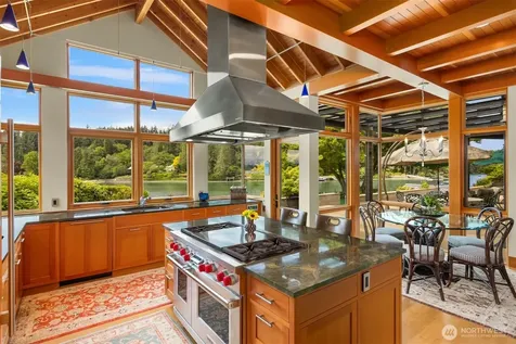 5522 NE Fletcher Landing Bainbridge Island WA 98110