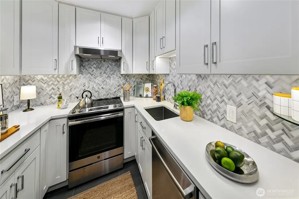 1401 5th Avenue W Seattle WA 98119