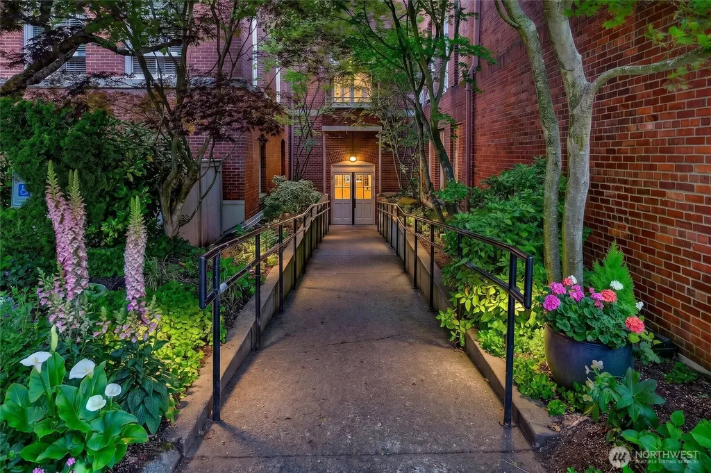 1401 5th Avenue W Seattle WA 98119