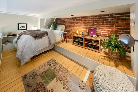 1401 5th Avenue W Seattle WA 98119