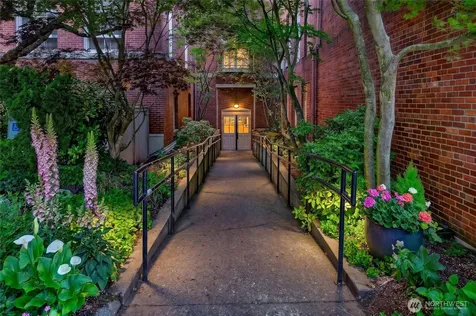1401 5th Avenue W Seattle WA 98119