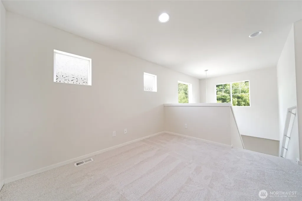 4241 R Street NE Auburn WA 98002