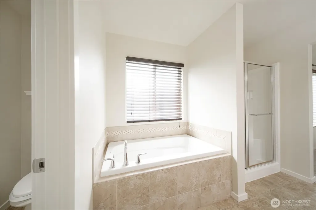 4241 R Street NE Auburn WA 98002