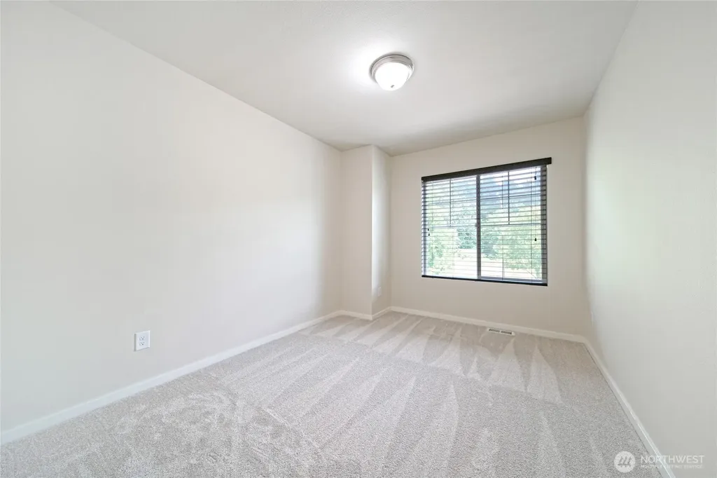 4241 R Street NE Auburn WA 98002