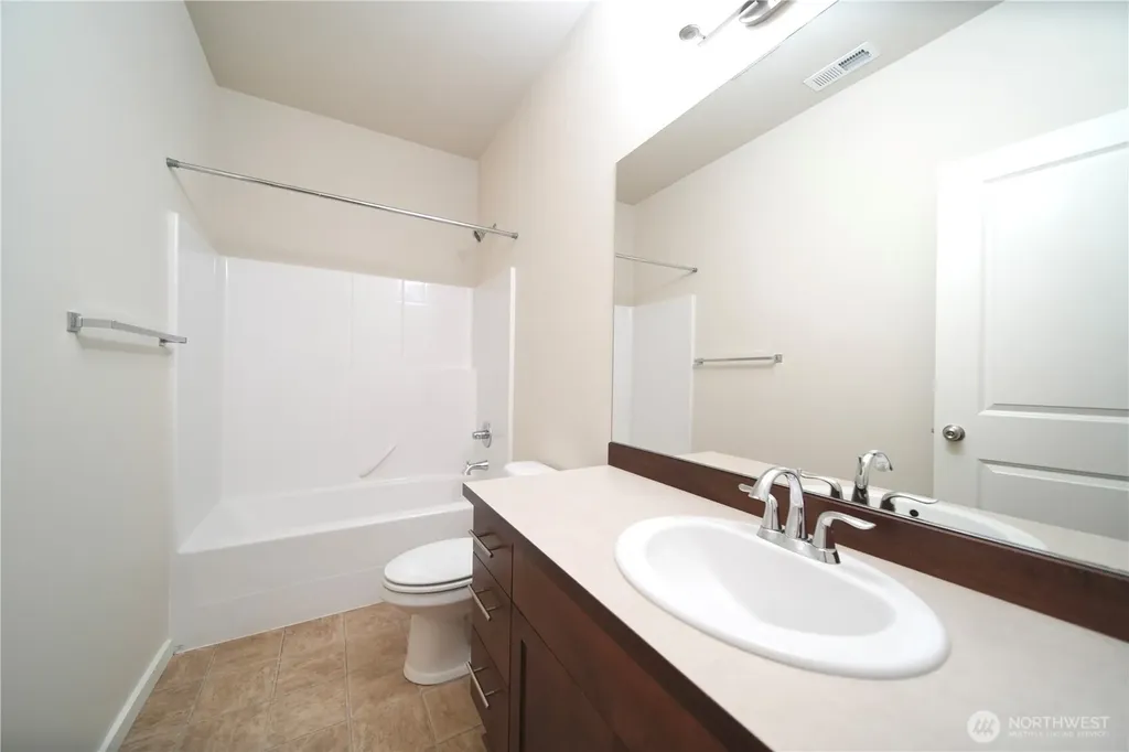4241 R Street NE Auburn WA 98002