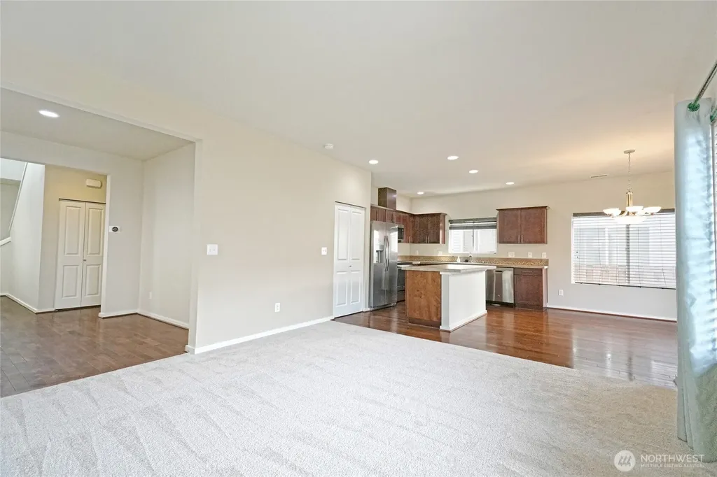 4241 R Street NE Auburn WA 98002
