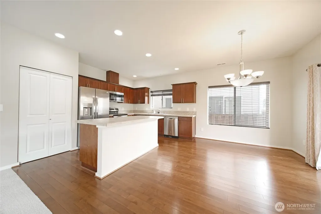 4241 R Street NE Auburn WA 98002