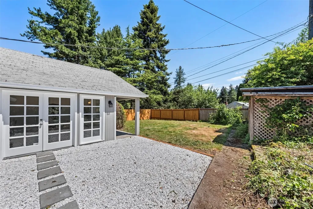 18300 8th Ave NE Shoreline WA 98155