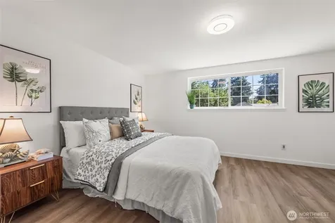 18300 8th Ave NE Shoreline WA 98155
