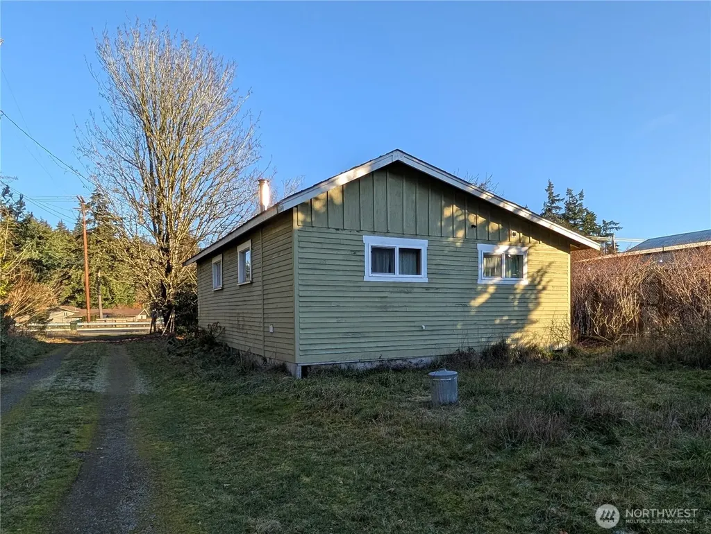 8208 Canyon Road E Puyallup WA 98371
