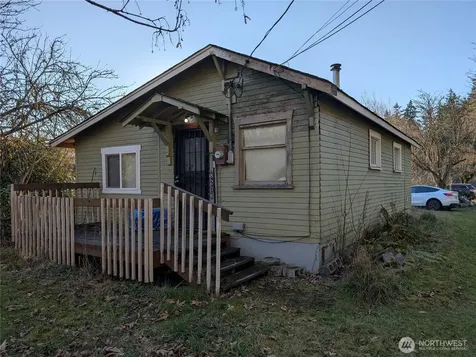 8208 Canyon Road E Puyallup WA 98371