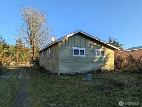 8208 Canyon Road E Puyallup WA 98371
