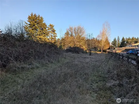 8208 Canyon Road E Puyallup WA 98371