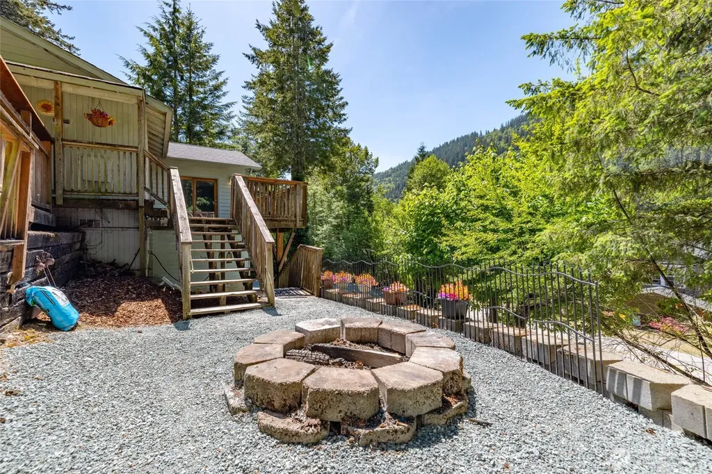 460 Lakeside Drive Sedro Woolley WA 98284