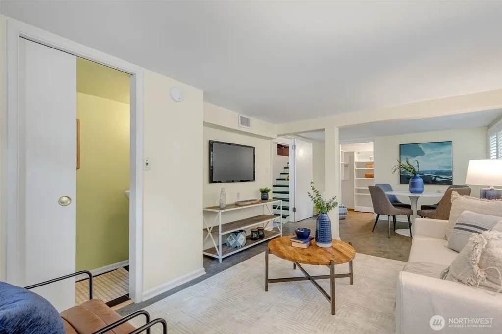 4335 NE 42nd Street Seattle WA 98105