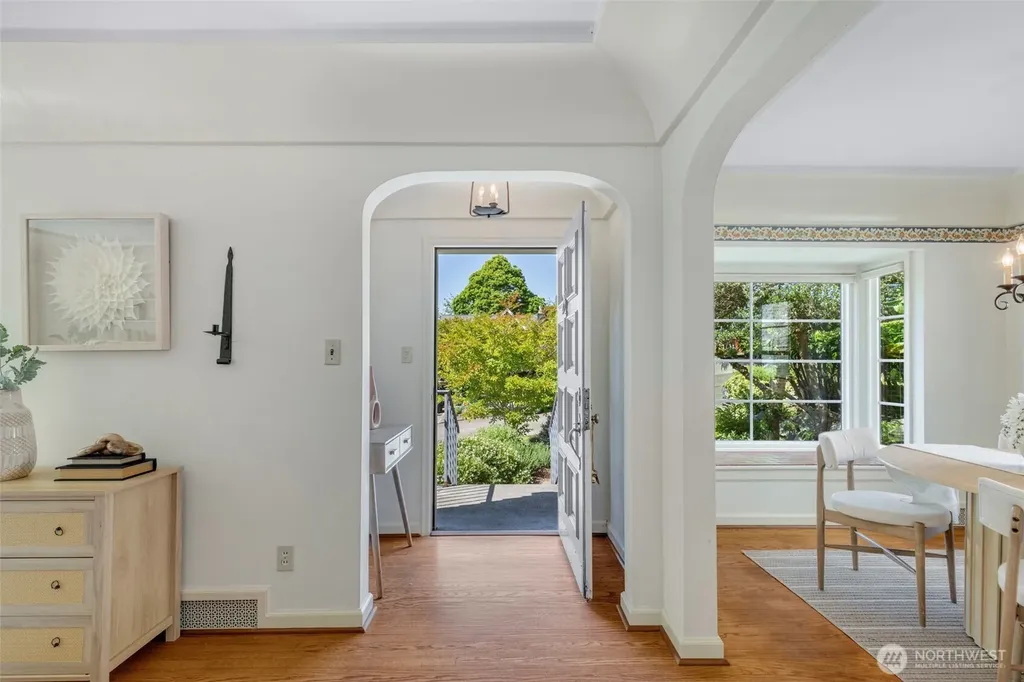 4335 NE 42nd Street Seattle WA 98105