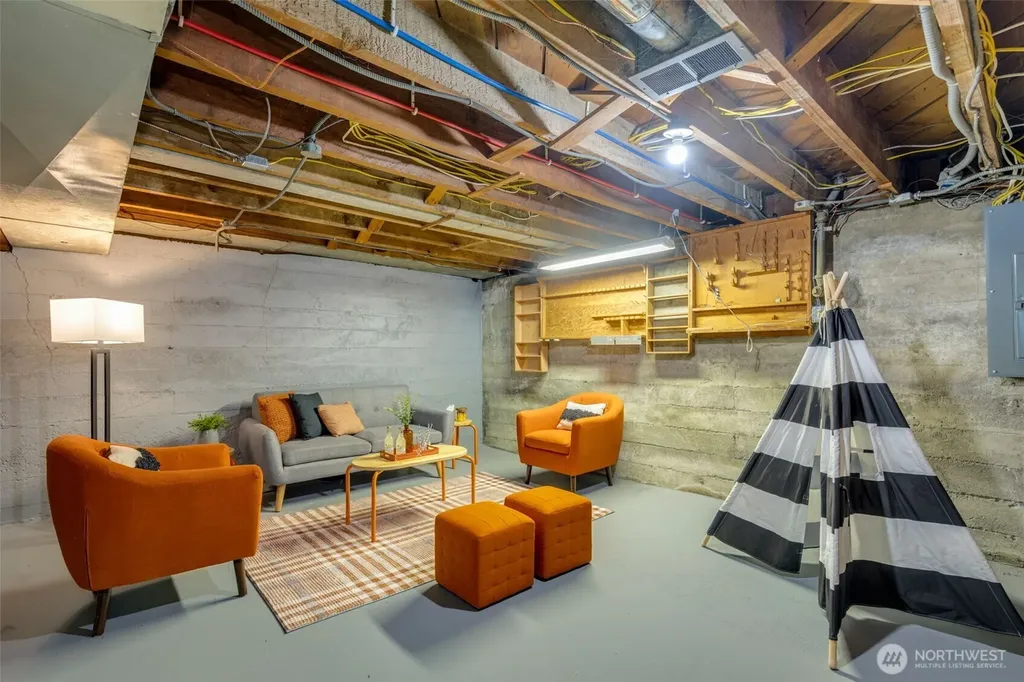 4335 NE 42nd Street Seattle WA 98105