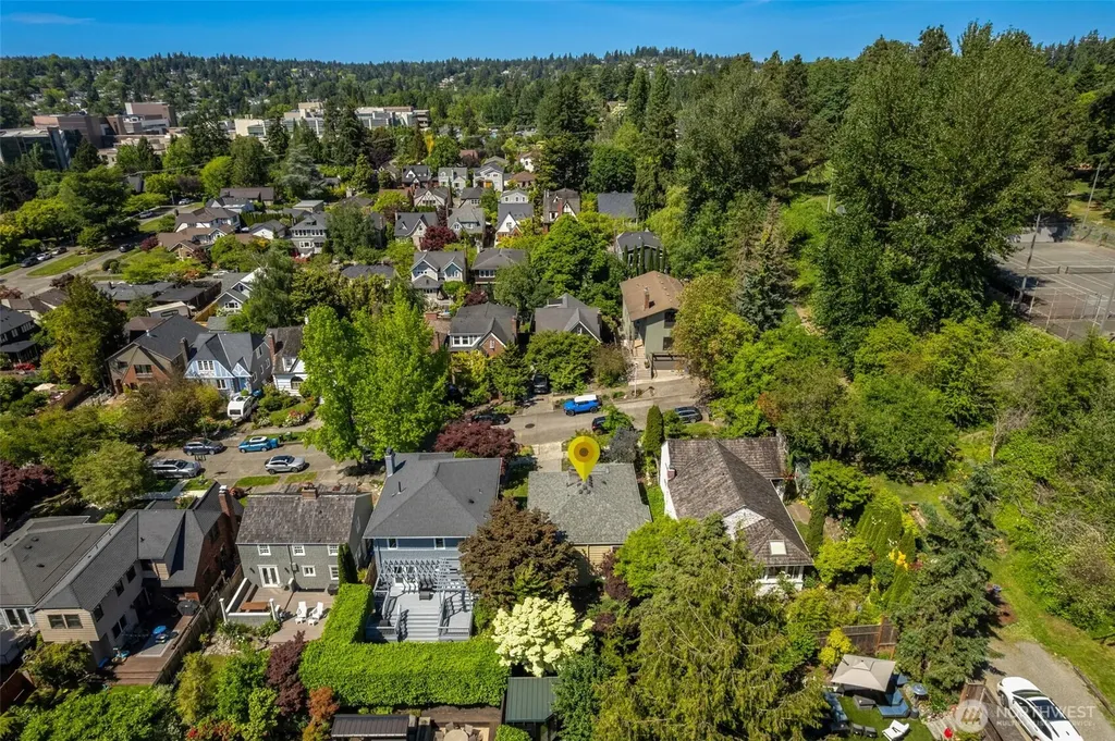 4335 NE 42nd Street Seattle WA 98105