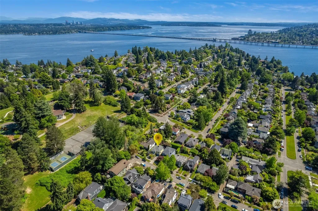 4335 NE 42nd Street Seattle WA 98105