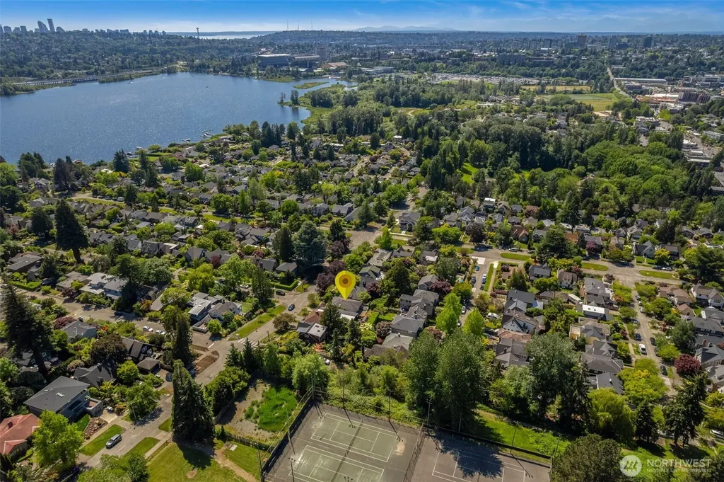 4335 NE 42nd Street Seattle WA 98105