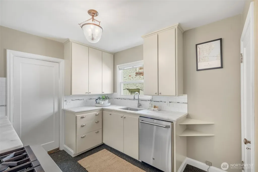 4335 NE 42nd Street Seattle WA 98105