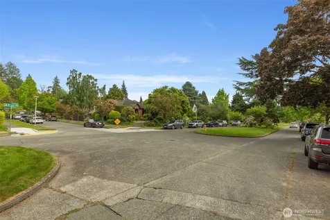 4335 NE 42nd Street Seattle WA 98105