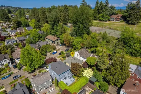 4335 NE 42nd Street Seattle WA 98105