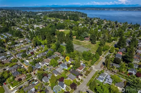 4335 NE 42nd Street Seattle WA 98105