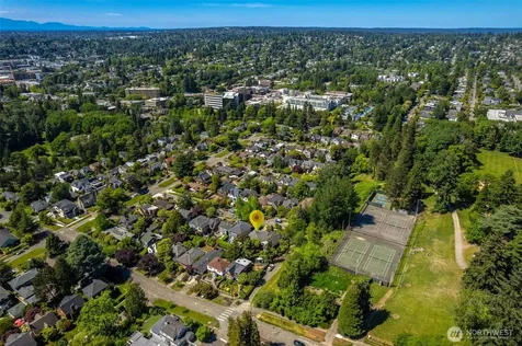 4335 NE 42nd Street Seattle WA 98105