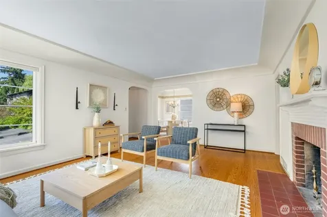 4335 NE 42nd Street Seattle WA 98105