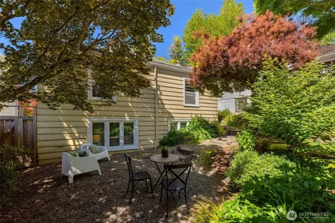 4335 NE 42nd Street Seattle WA 98105