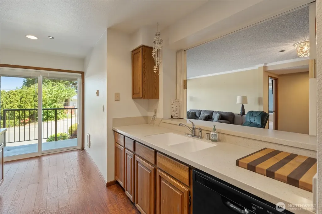 1902 Bridgeport Way W University Place WA 98466
