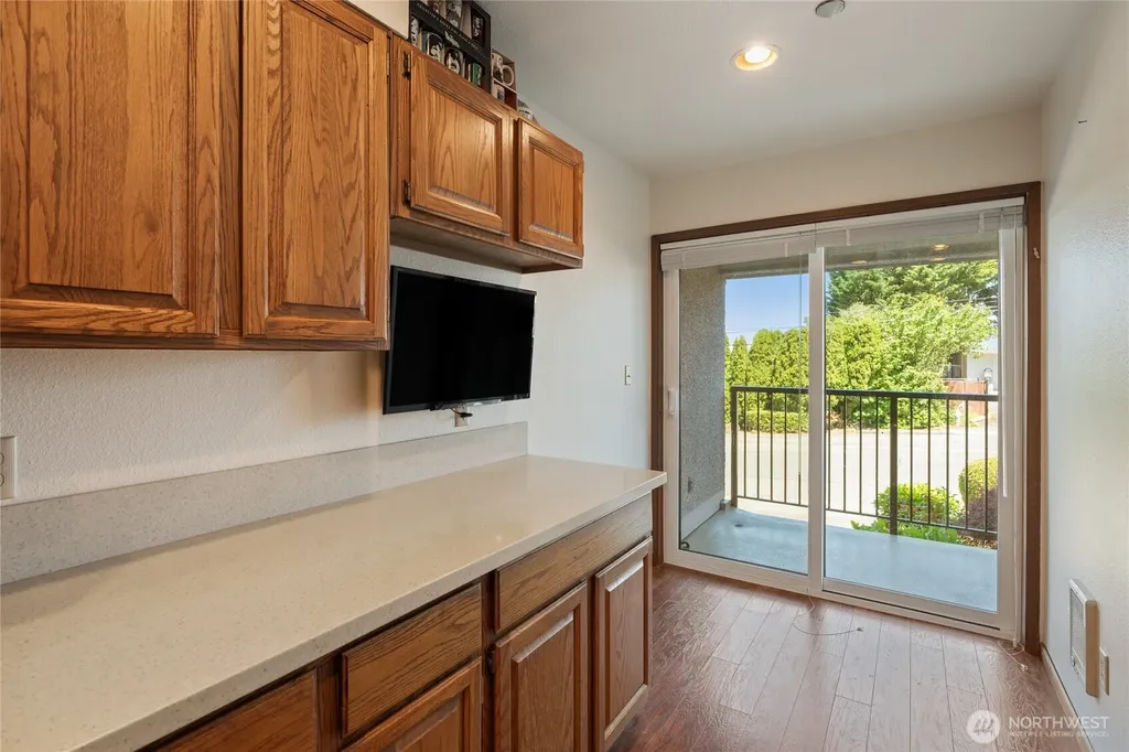 1902 Bridgeport Way W University Place WA 98466