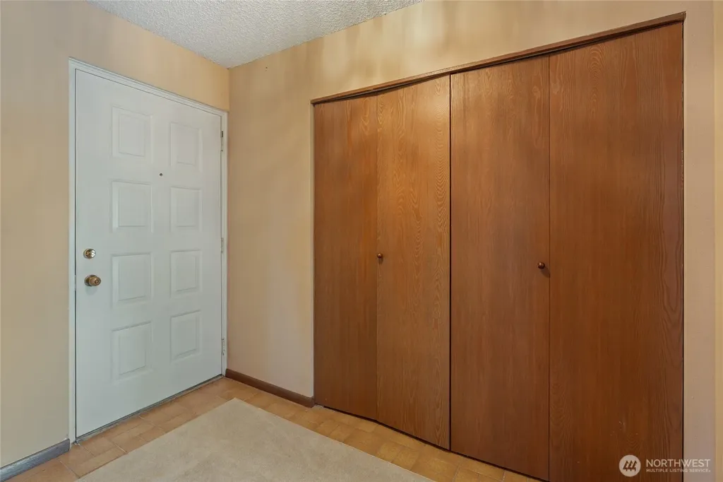 1902 Bridgeport Way W University Place WA 98466