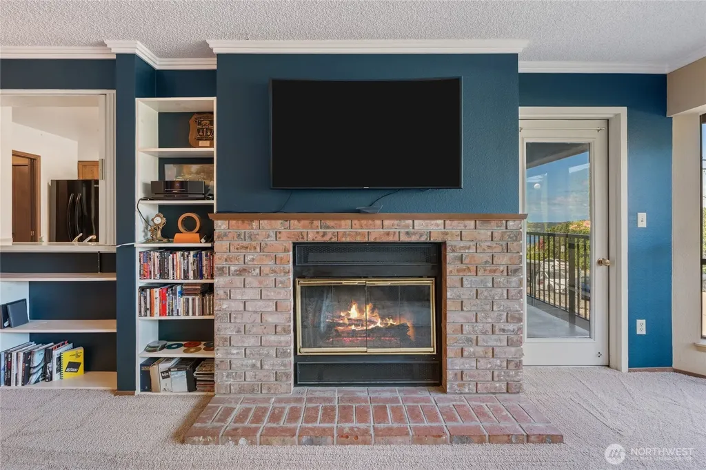 1902 Bridgeport Way W University Place WA 98466