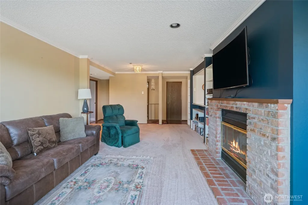 1902 Bridgeport Way W University Place WA 98466
