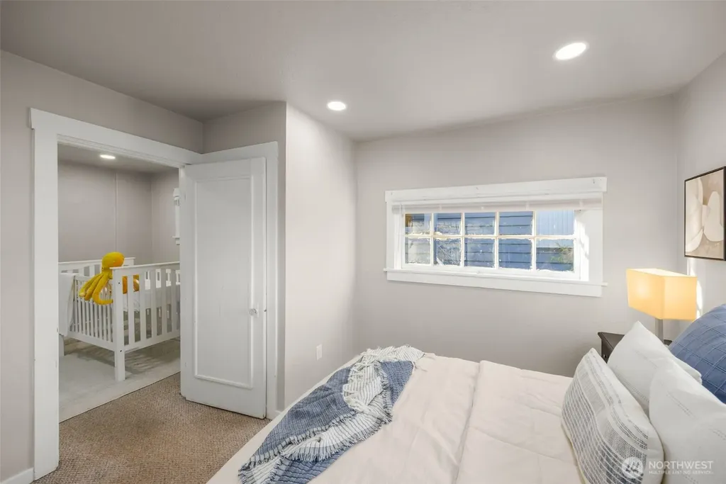 5706 35th Ave NE Seattle WA 98105