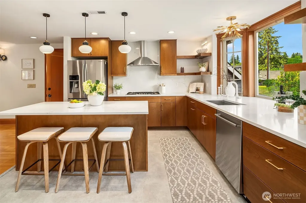 3035 NE 195th Street Lake Forest Park WA 98155
