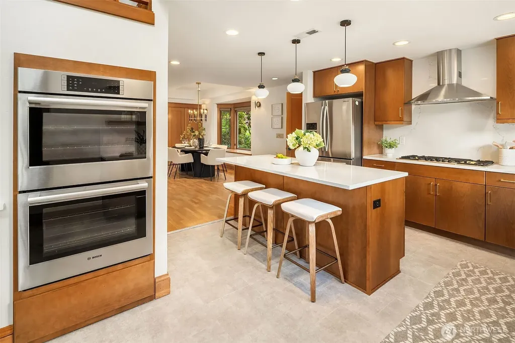 3035 NE 195th Street Lake Forest Park WA 98155