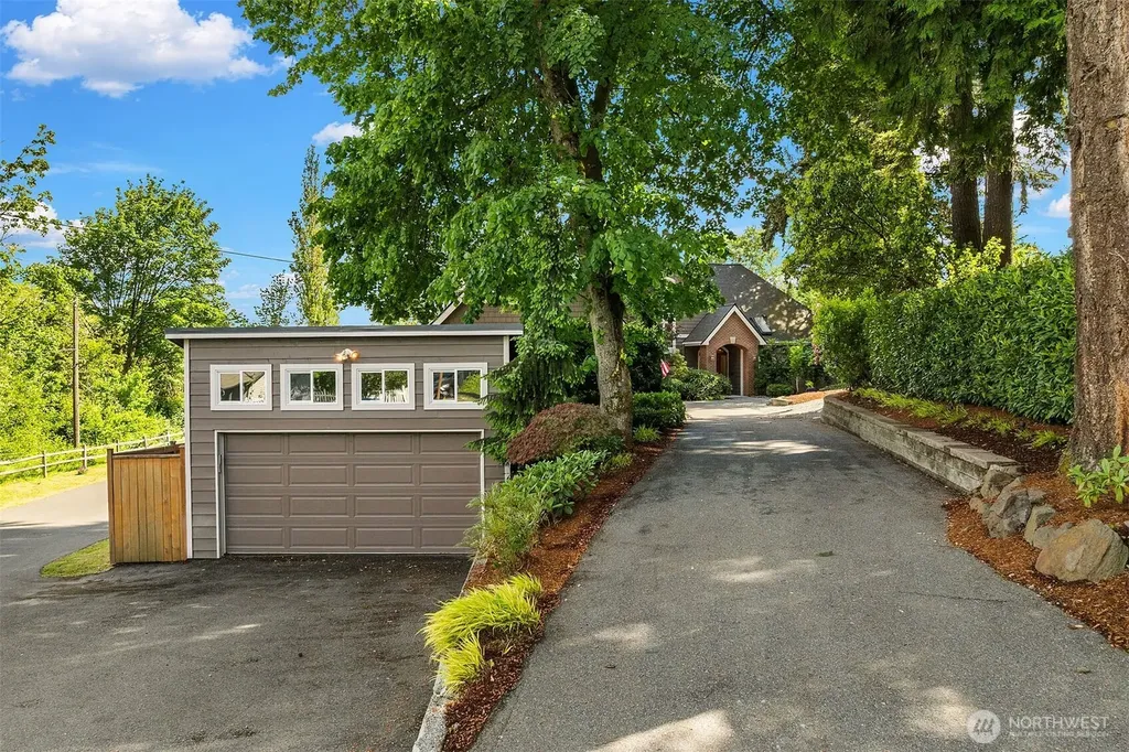 3035 NE 195th Street Lake Forest Park WA 98155