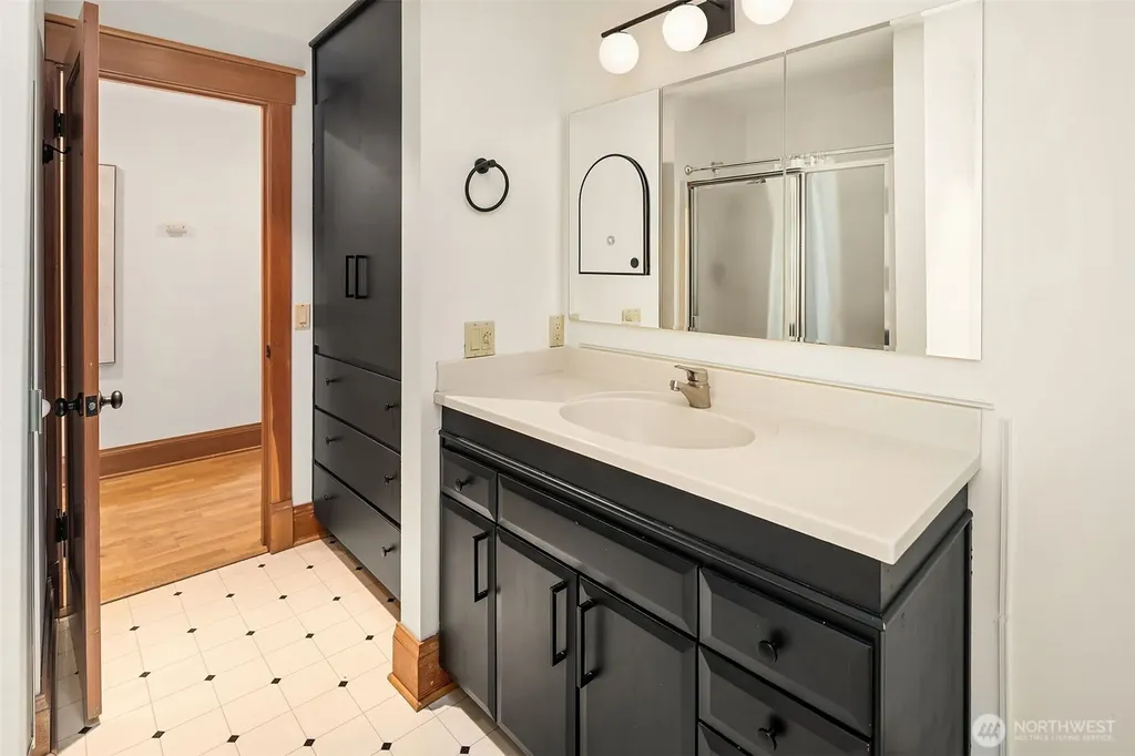 3035 NE 195th Street Lake Forest Park WA 98155