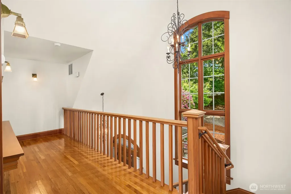 3035 NE 195th Street Lake Forest Park WA 98155