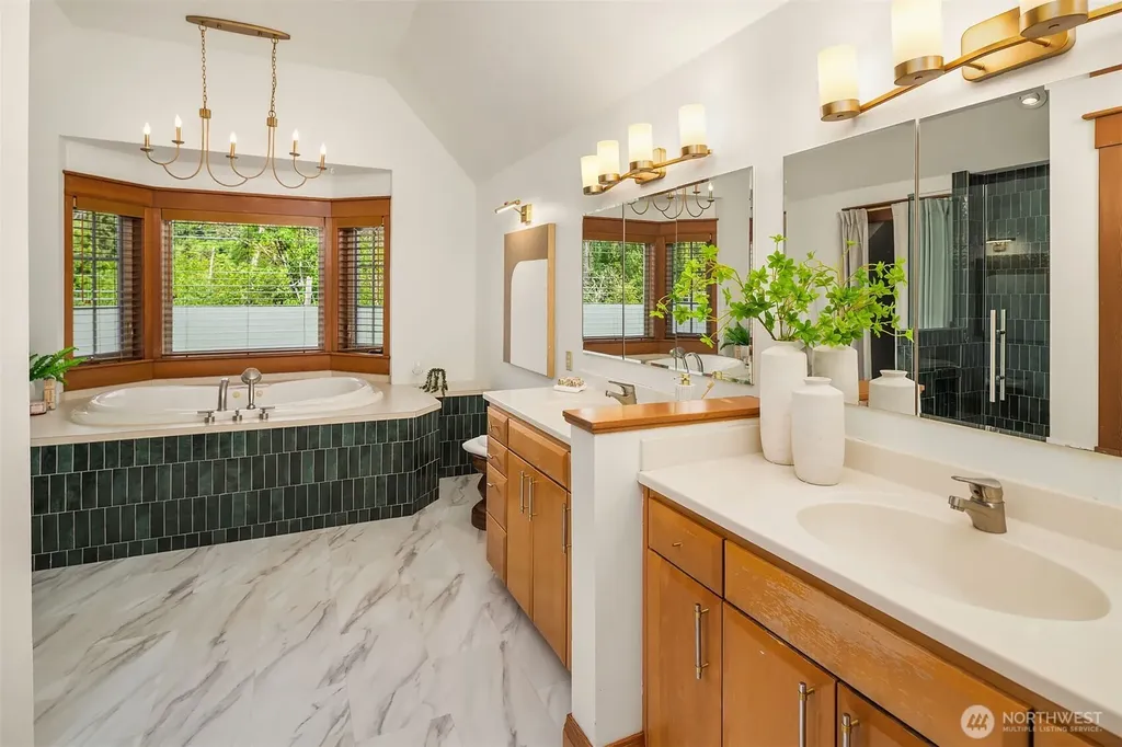 3035 NE 195th Street Lake Forest Park WA 98155