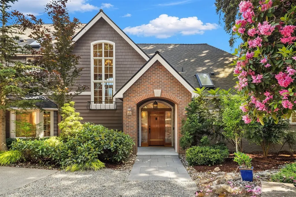3035 NE 195th Street Lake Forest Park WA 98155